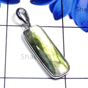 Labradorite F - BPS986-Wholesale Bejal Pendant 925 Silver with Checker Cut Gemst